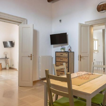 Palazzo Bianchi Domus Holidays Trani Exterior photo
