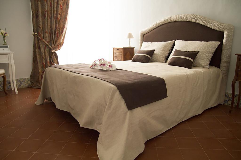 Palazzo Bianchi Domus Holidays Trani Exterior photo