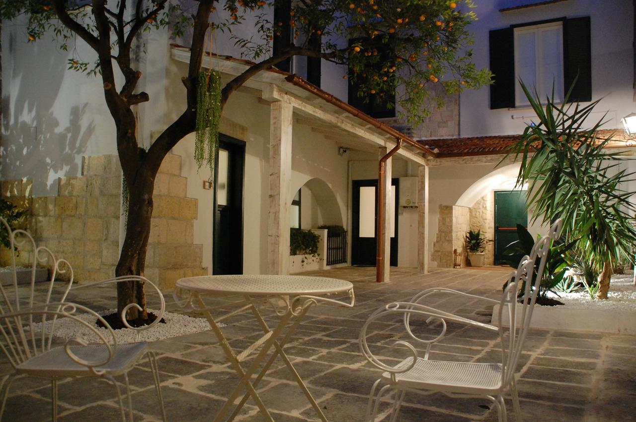 Palazzo Bianchi Domus Holidays Trani Exterior photo