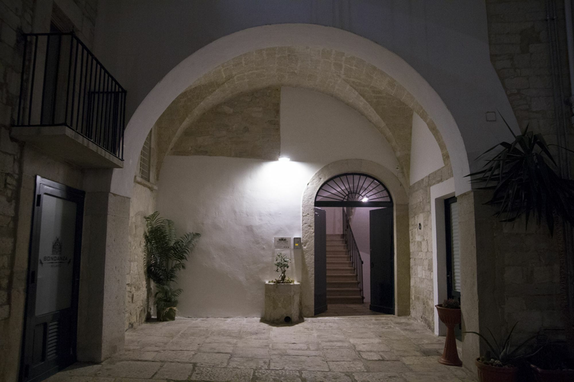 Palazzo Bianchi Domus Holidays Trani Exterior photo